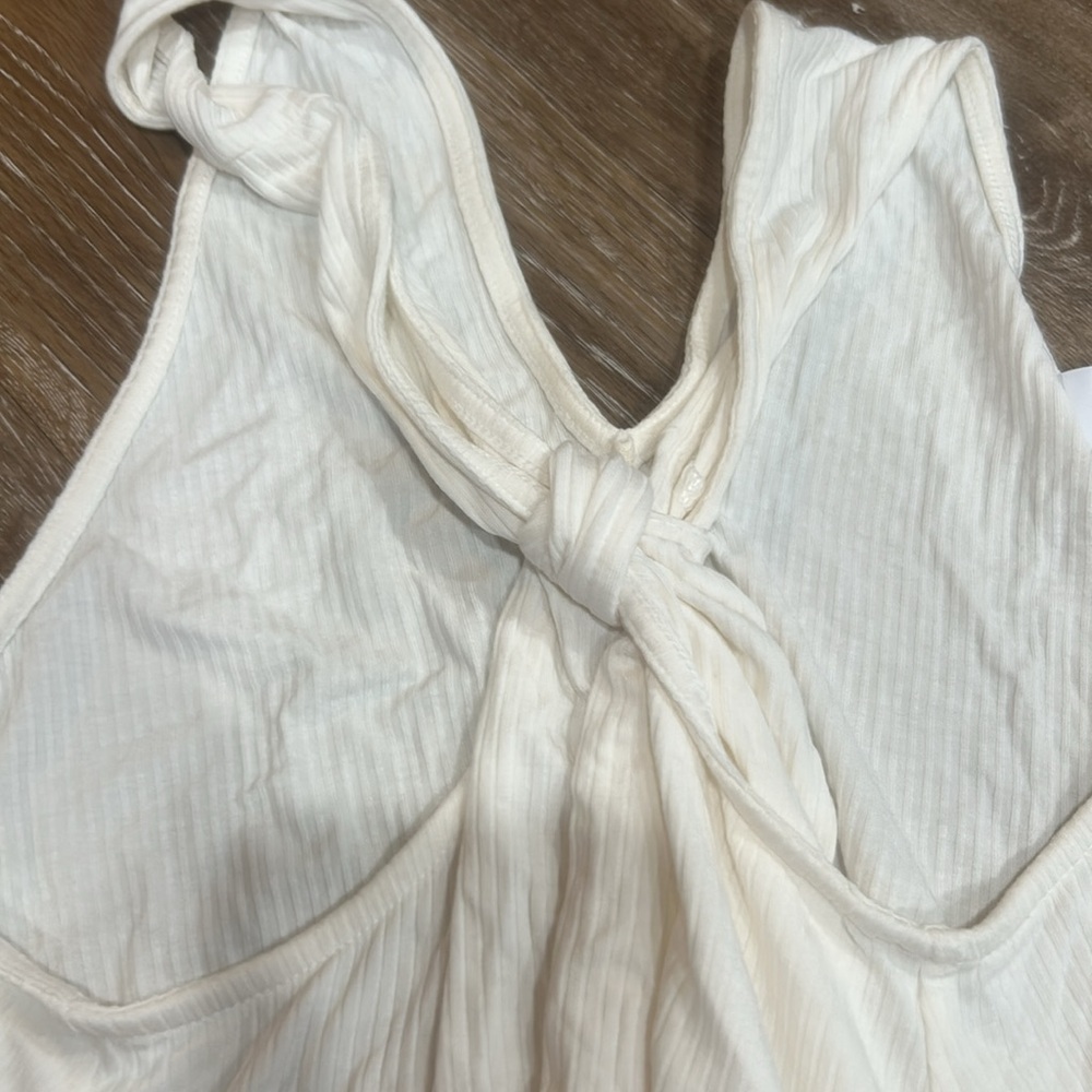 White Tank 💥 - Picture 3 of 9
